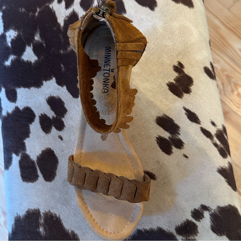 Minnetonka Brown Fringe Sandals